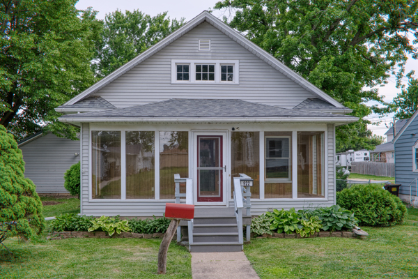 Homes for sale in Fulton, IL | 922 9th Ave, Fulton, IL 61252 | MLS# 12662064