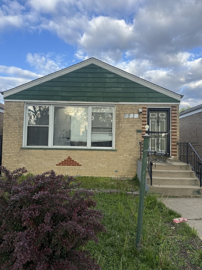 Homes for sale in Chicago, IL | 4541 S Leclaire Ave, Chicago, IL 60638 | MLS# 12662098
