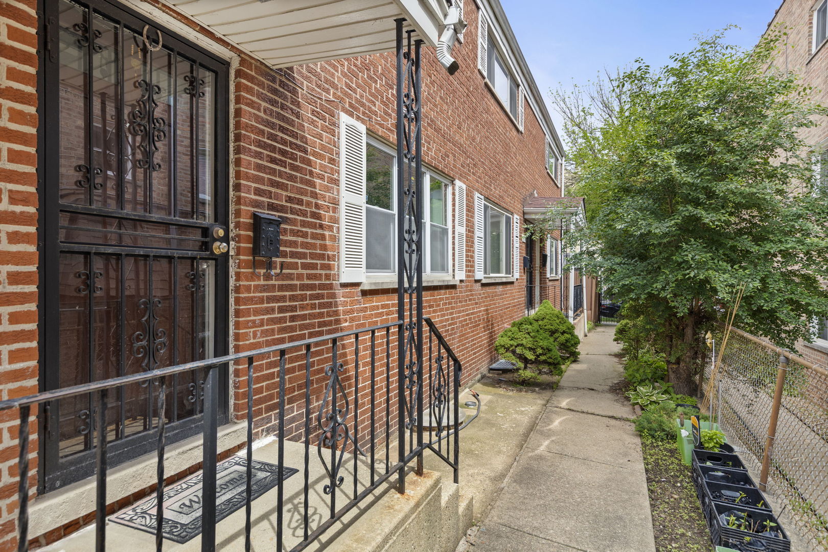 Homes for sale in Chicago, IL | 1727 W Estes Ave #C, Chicago, IL 60626 | MLS# 12662118
