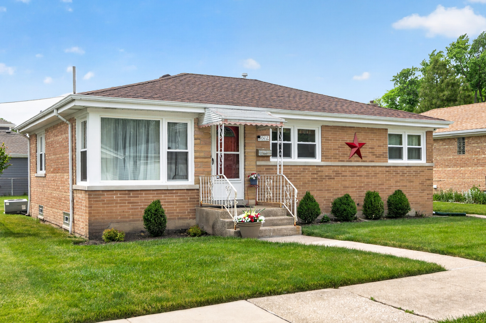 Homes for sale in Chicago, IL | 5012 N Busse Ave, Chicago, IL 60656 | MLS# 12662167
