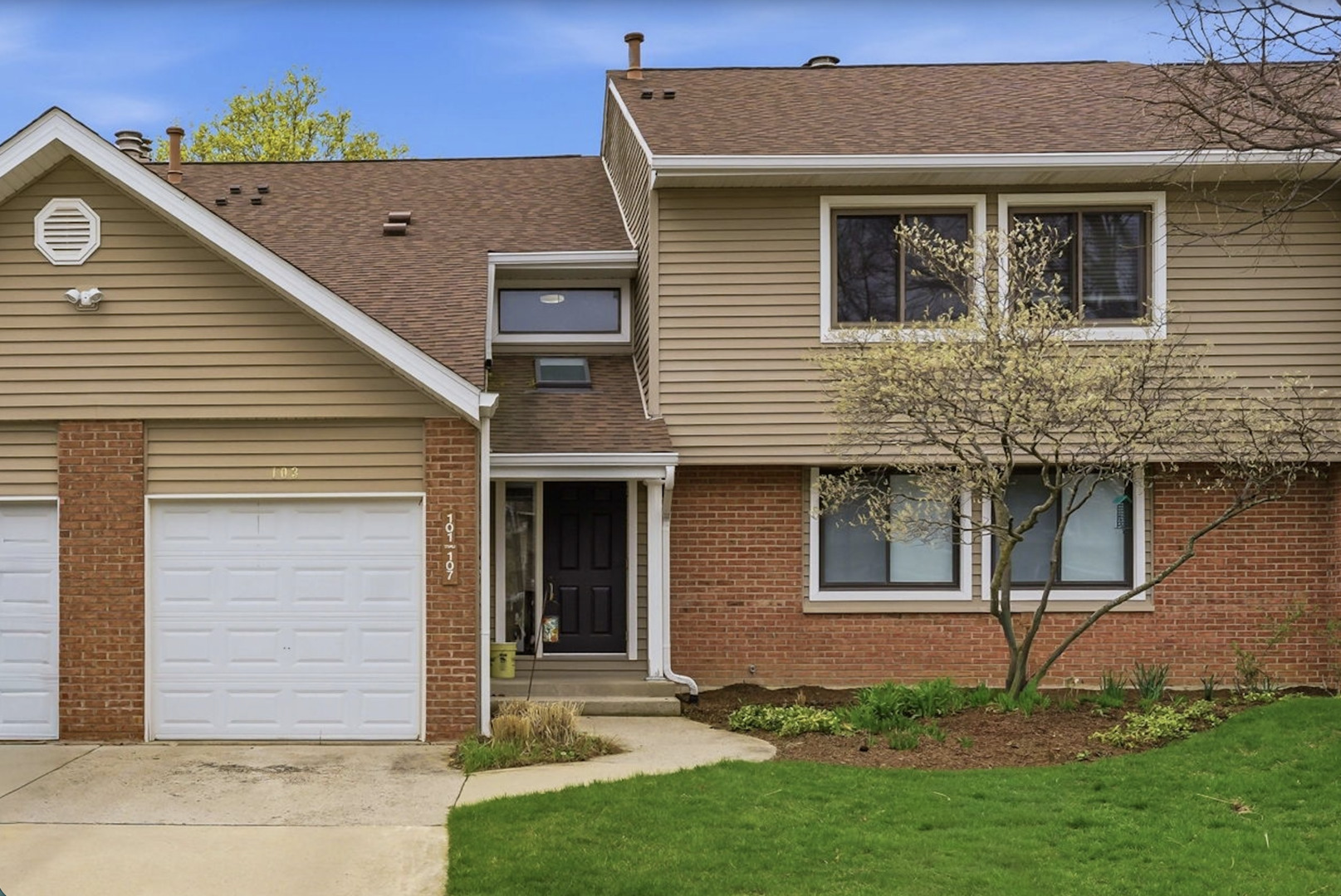 Homes for sale in Buffalo Grove, IL | 101 Windwood Ct #101, Buffalo Grove, IL 60089 | MLS# 12662218