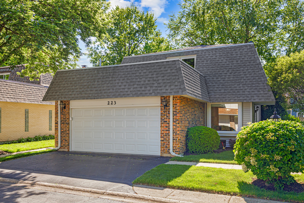 Homes for sale in Wilmette, IL | 223 Pin Oak Dr #223, Wilmette, IL 60091 | MLS# 12662234