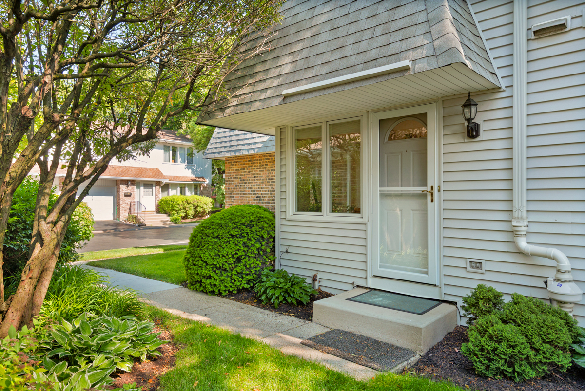 Homes for sale in Wilmette, IL | 223 Pin Oak Dr #223, Wilmette, IL 60091 | MLS# 12662234