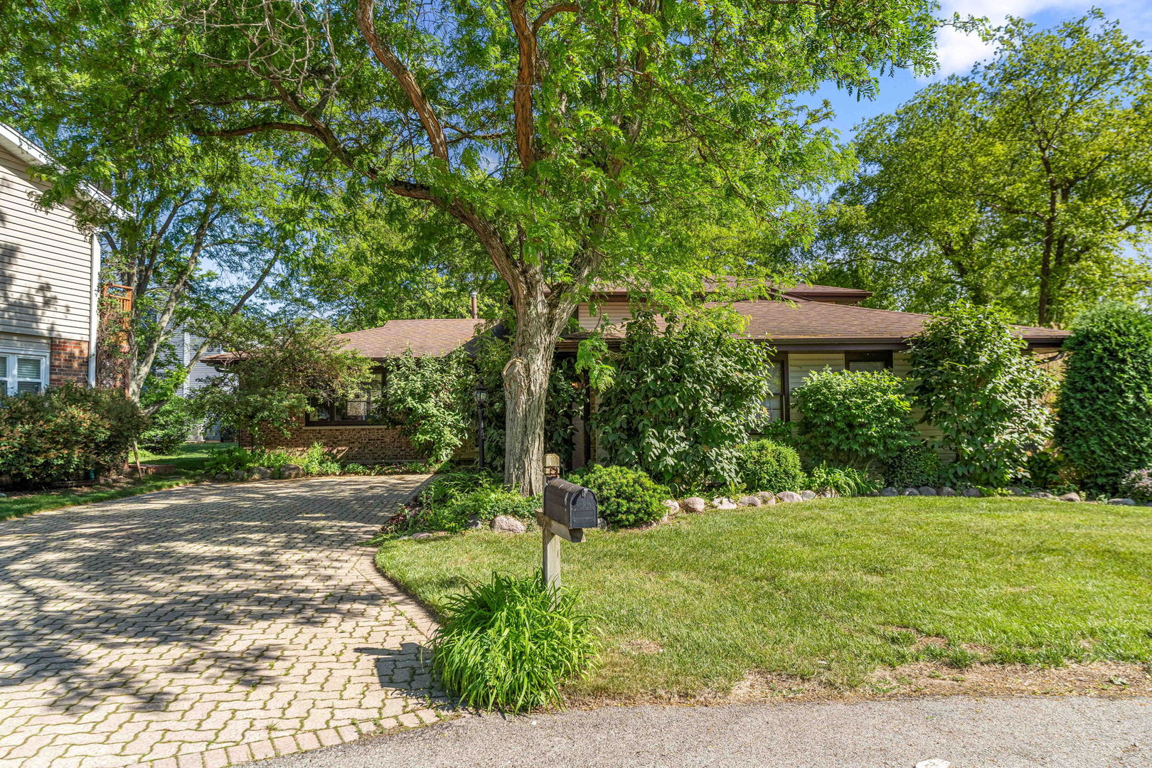 Homes for sale in Lake Zurich, IL | 1093 Poplar Ct, Lake Zurich, IL 60047 | MLS# 12662397