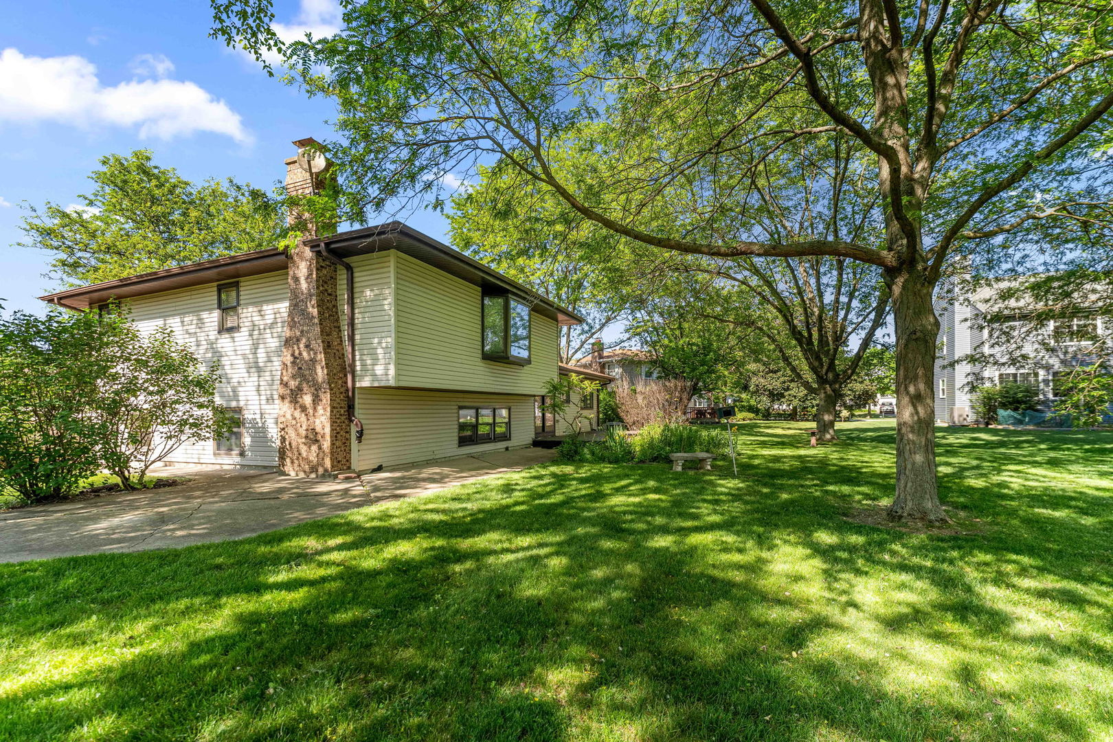Homes for sale in Lake Zurich, IL | 1093 Poplar Ct, Lake Zurich, IL 60047 | MLS# 12662397