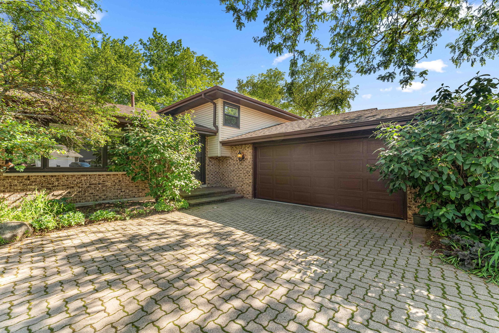 Homes for sale in Lake Zurich, IL | 1093 Poplar Ct, Lake Zurich, IL 60047 | MLS# 12662397