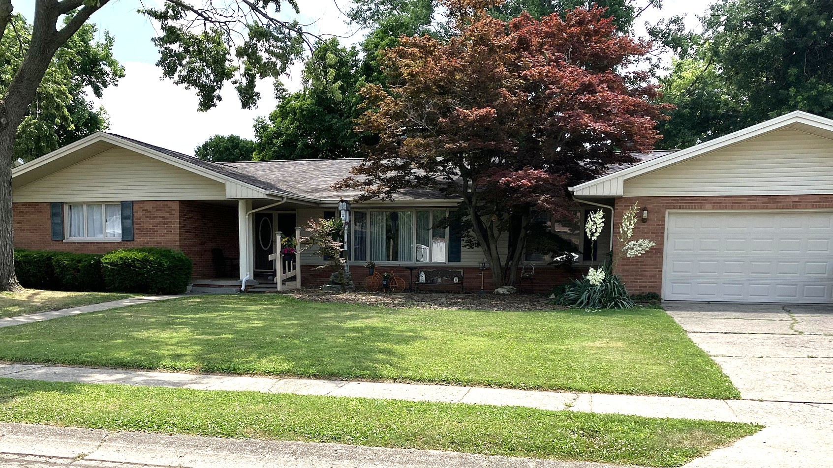 Homes for sale in Mattoon, IL | 425 Crestmore Ave, Mattoon, IL 61938 | MLS# 12662452