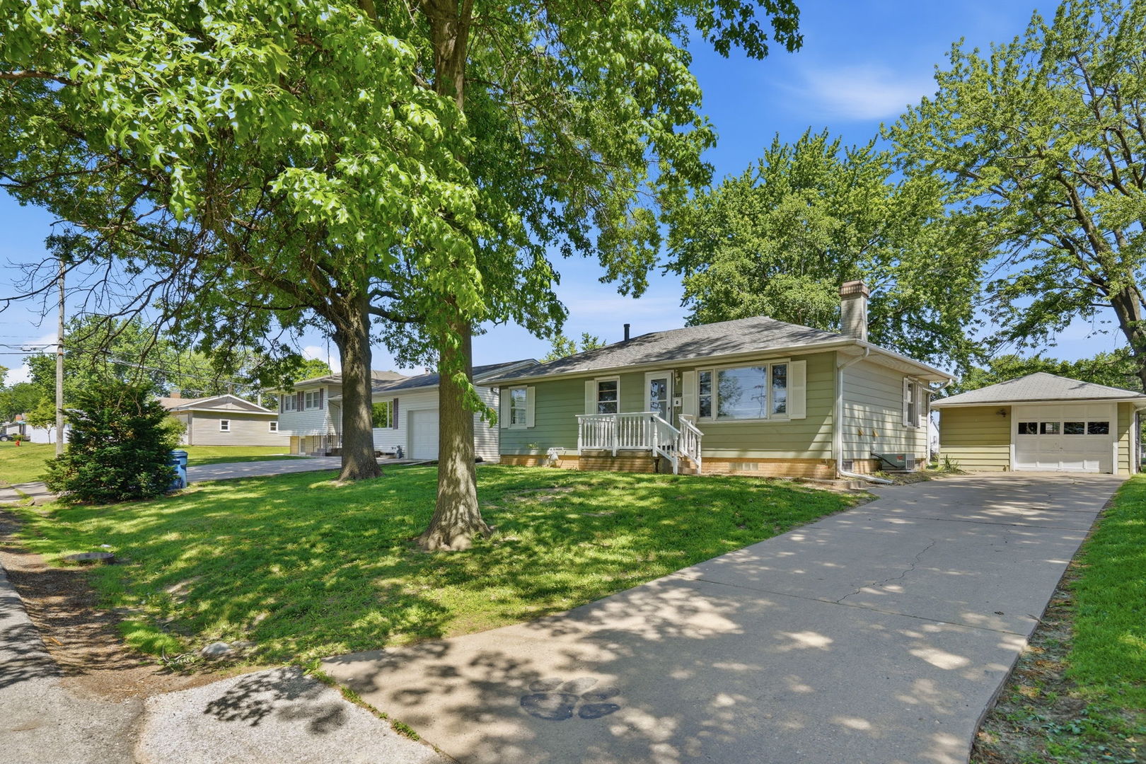 Homes for sale in East Moline, IL | 1009 38th Ave, East Moline, IL 61244 | MLS# 12662462