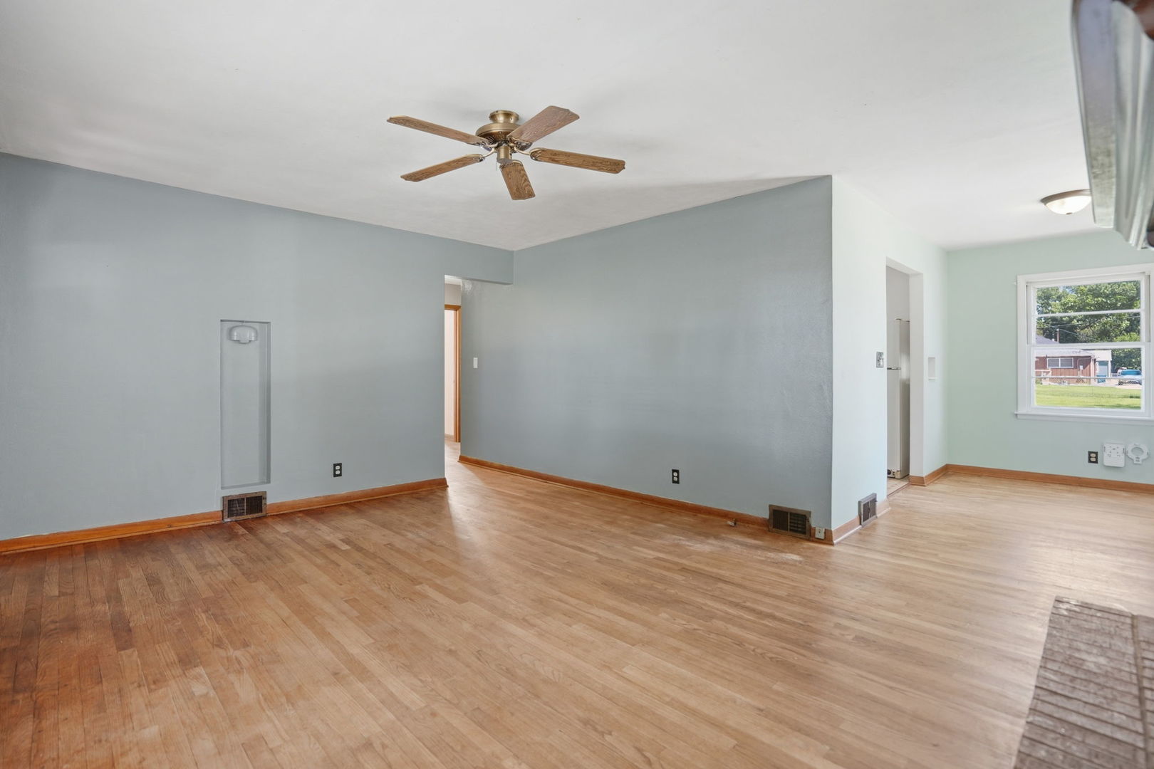 Homes for sale in East Moline, IL | 1009 38Th Ave, East Moline, IL 61244 | MLS# 12662462