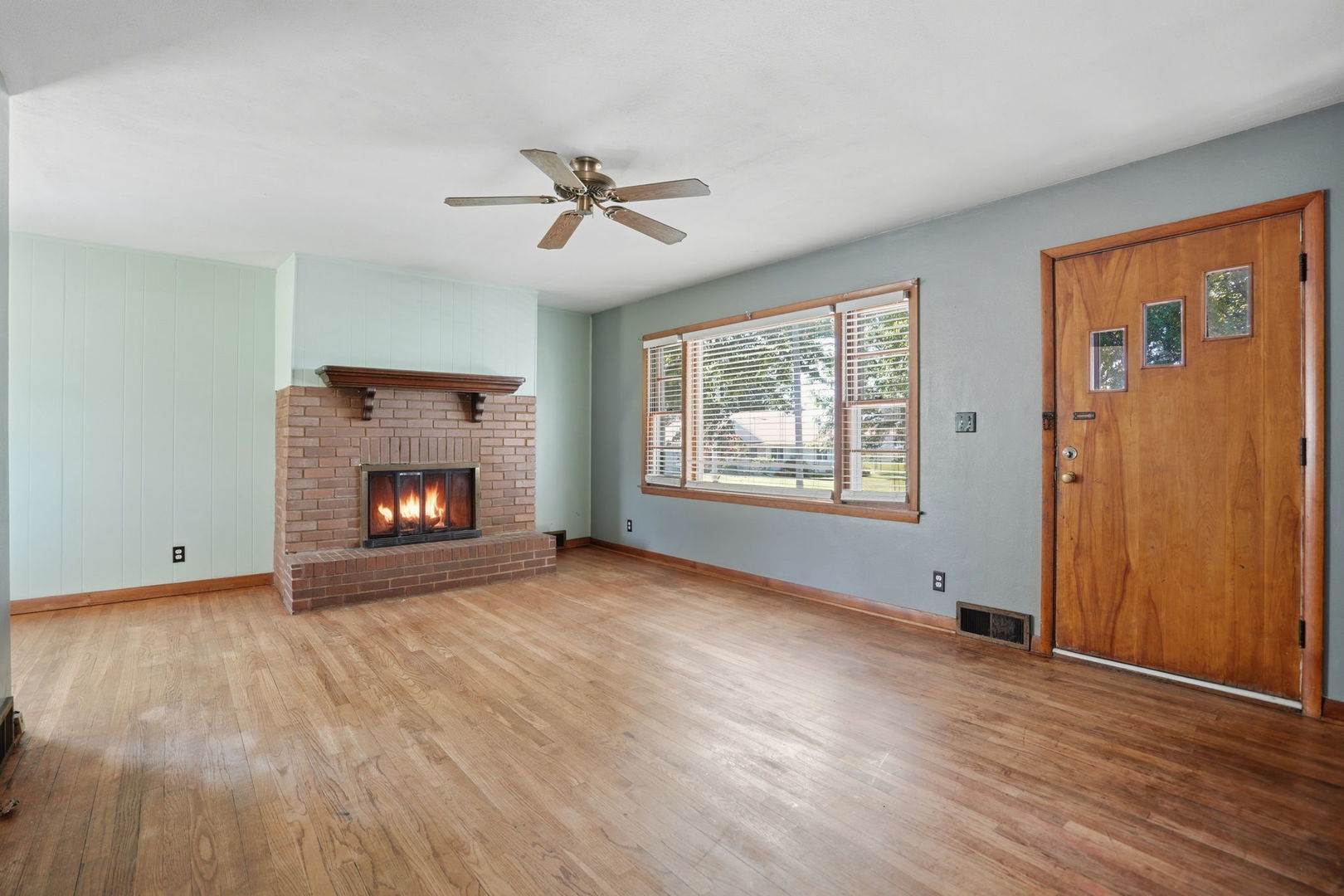 Homes for sale in East Moline, IL | 1009 38Th Ave, East Moline, IL 61244 | MLS# 12662462