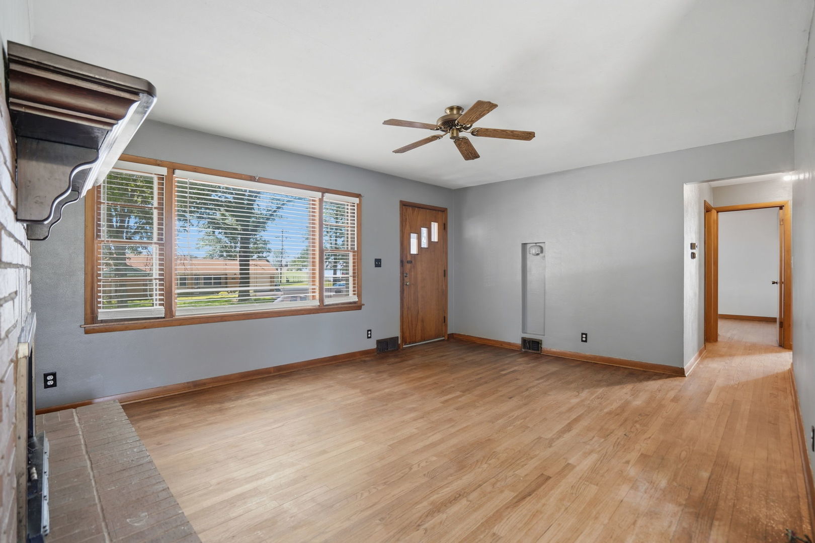 Homes for sale in East Moline, IL | 1009 38Th Ave, East Moline, IL 61244 | MLS# 12662462