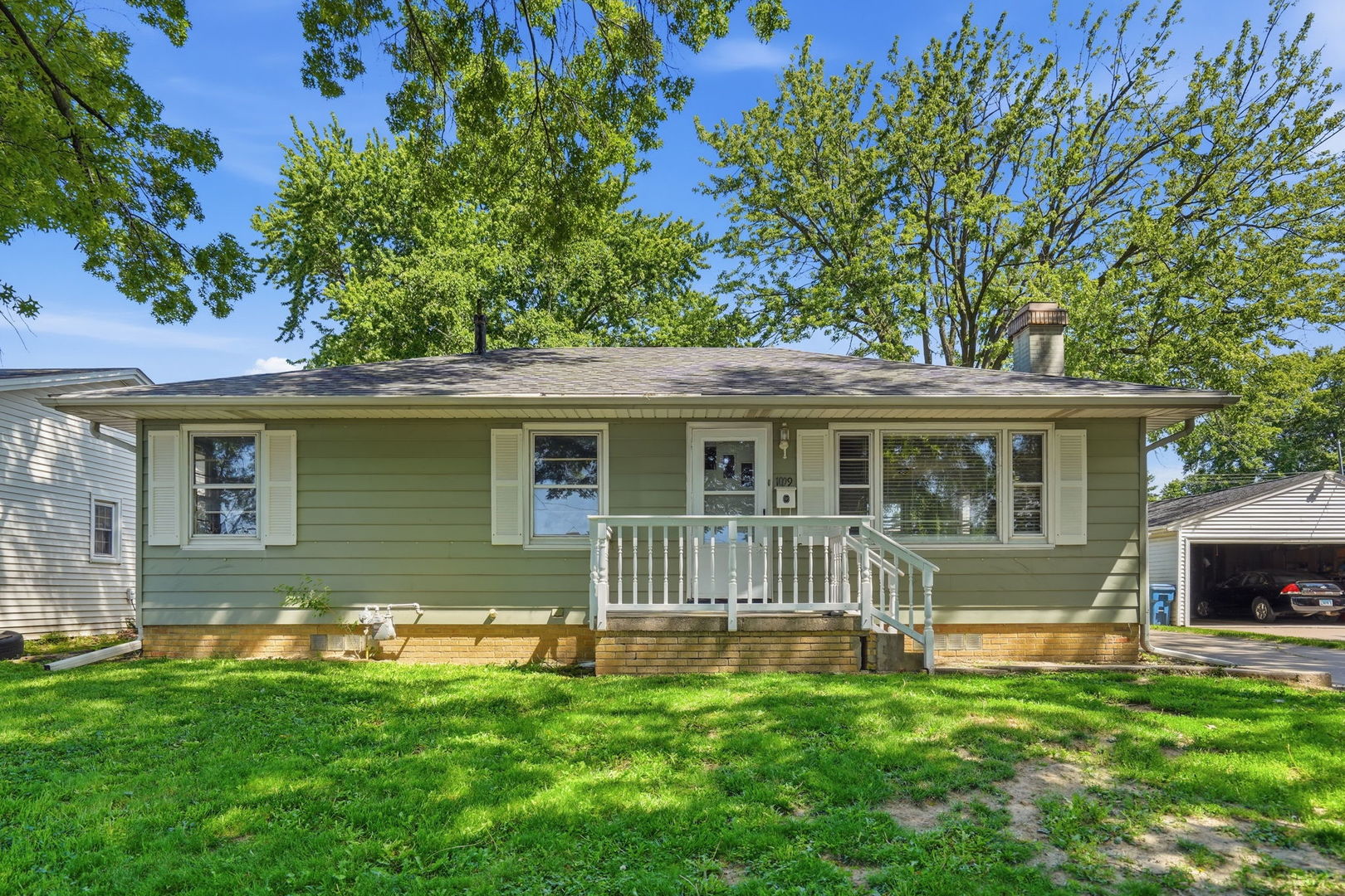 Homes for sale in East Moline, IL | 1009 38th Ave, East Moline, IL 61244 | MLS# 12662462