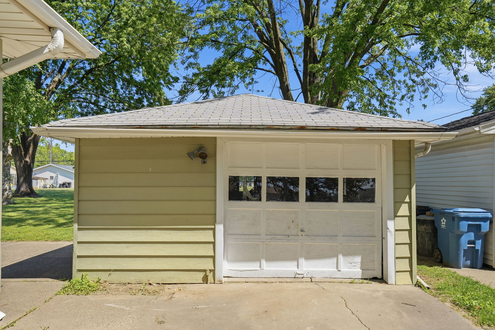 Homes for sale in East Moline, IL | 1009 38th Ave, East Moline, IL 61244 | MLS# 12662462