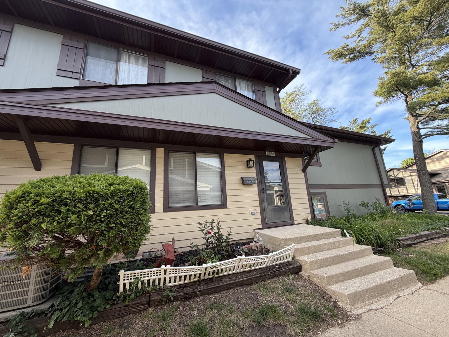 Homes for sale in Hanover Park, IL | 6254 Kit Carson Dr #6254, Hanover Park, IL 60133 | MLS# 12662478