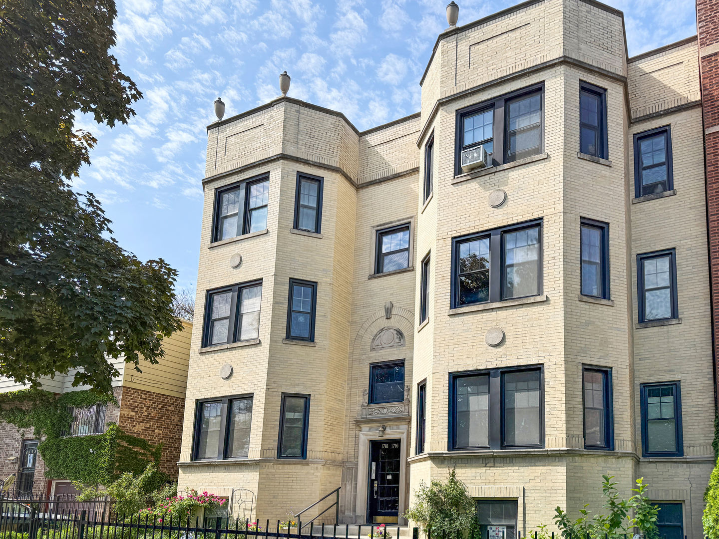 Homes for sale in Chicago, IL | 1716 W Estes Ave #2E, Chicago, IL 60626 | MLS# 12662643