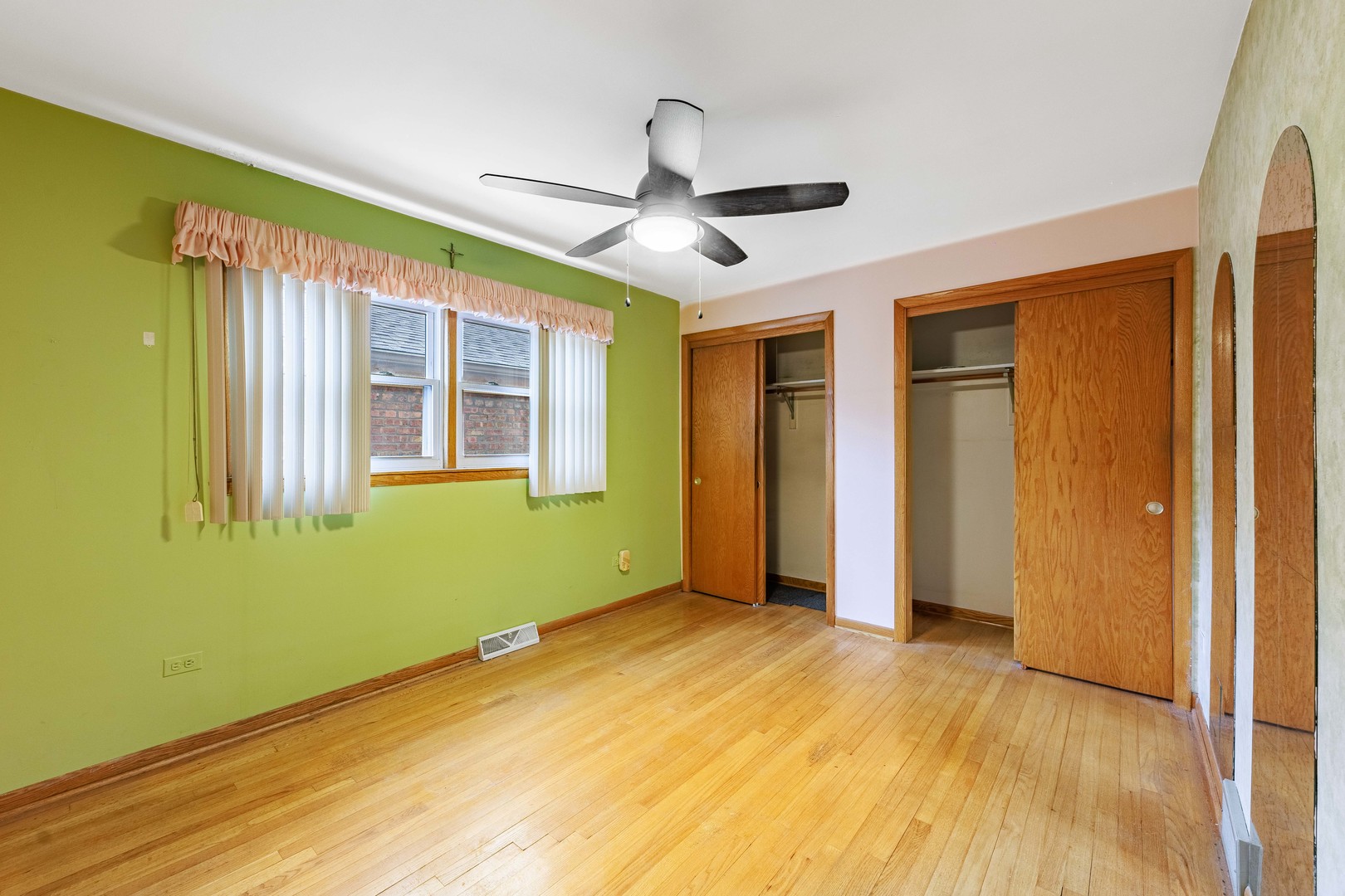 Homes for sale in Chicago, IL | 5530 S Merrimac Ave, Chicago, IL 60638 | MLS# 12662690
