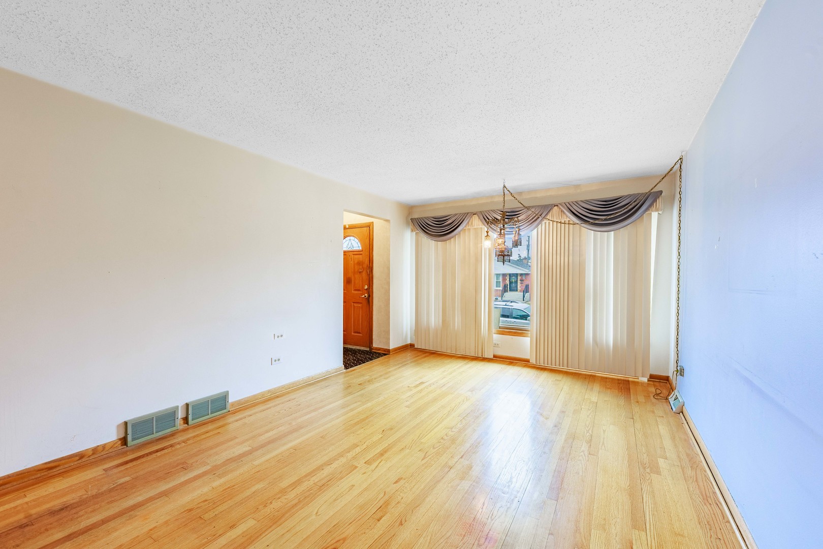 Homes for sale in Chicago, IL | 5530 S Merrimac Ave, Chicago, IL 60638 | MLS# 12662690