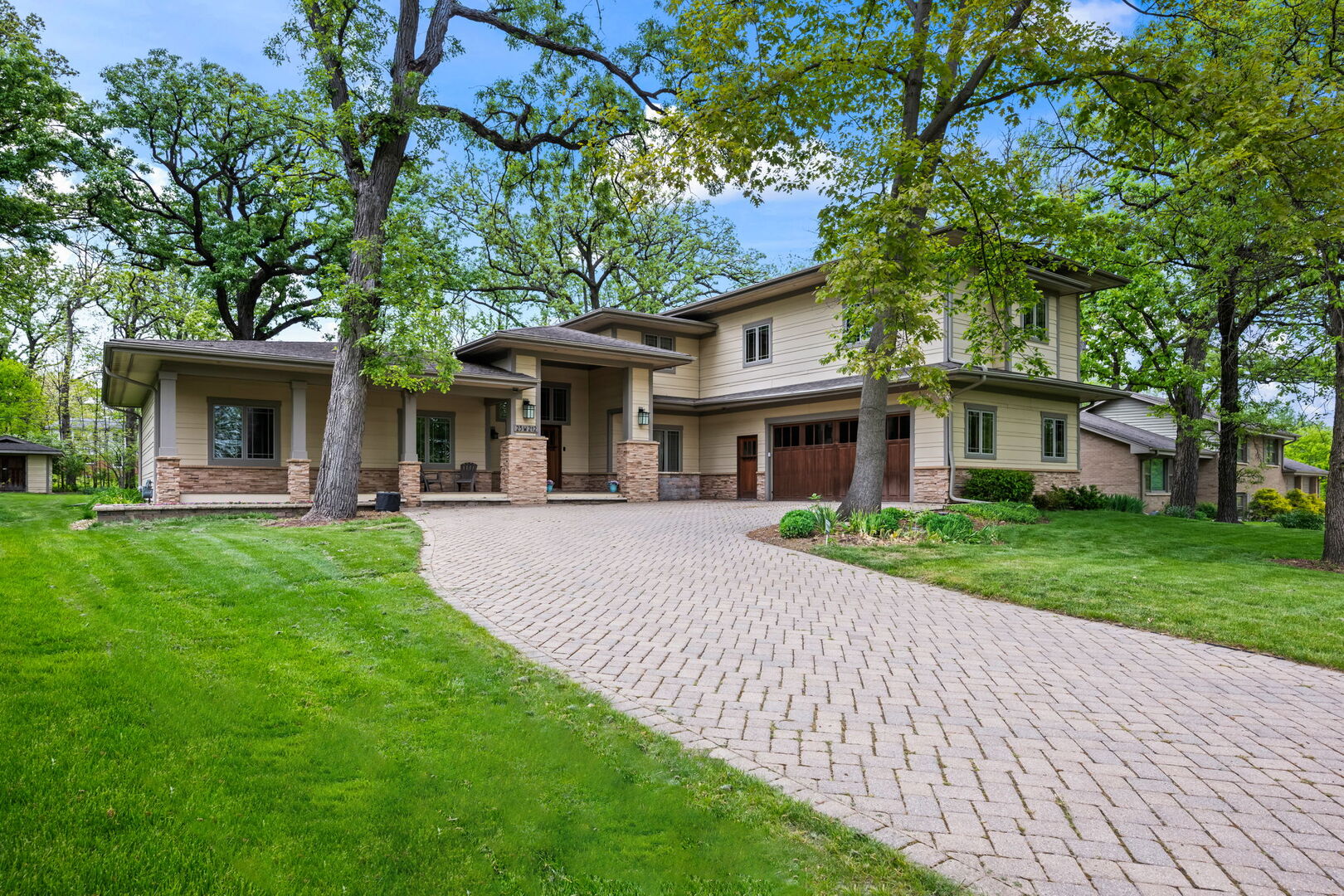 Homes for sale in Glen Ellyn, IL | 23w212 Blackcherry Ln, Glen Ellyn, IL 60137 | MLS# 12662774