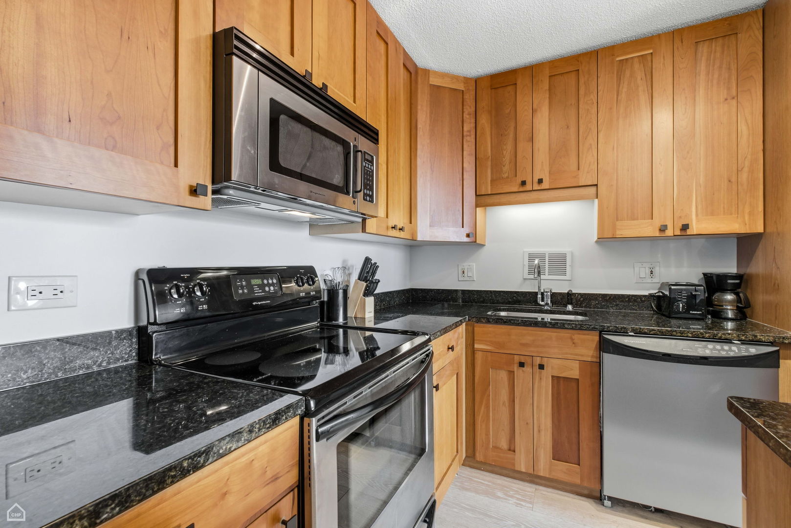 Homes for sale in Chicago, IL | 450 W Briar Pl #10H, Chicago, IL 60657 | MLS# 12662799