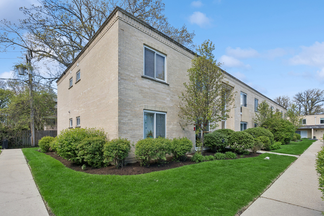 Homes for sale in Glencoe, IL | 140 Green Bay Rd #2W, Glencoe, IL 60022 | MLS# 12662804