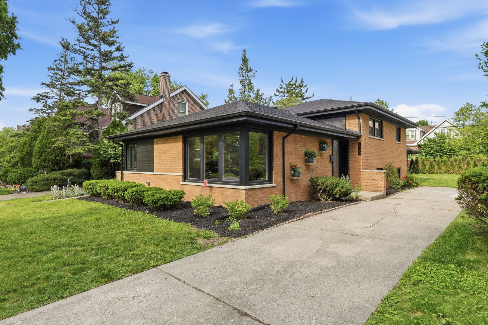 Homes for sale in Park Ridge, IL | 1009 S Washington Ave, Park Ridge, IL 60068 | MLS# 12662866