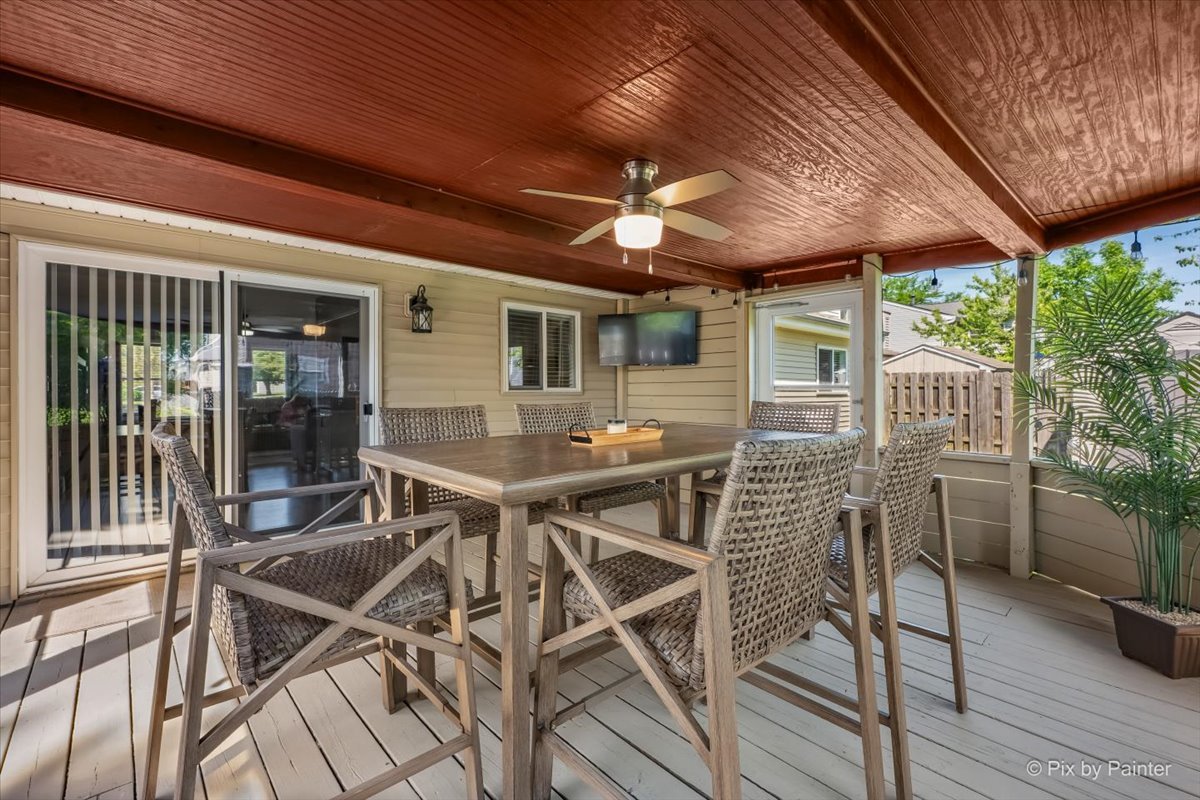 Homes for sale in Roselle, IL | 575 Rodenburg Rd, Roselle, IL 60172 | MLS# 12662870