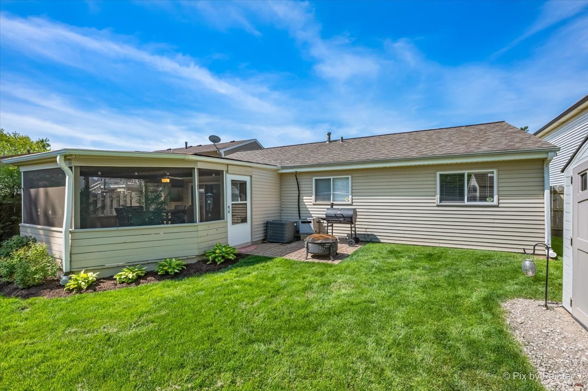 Homes for sale in Roselle, IL | 575 Rodenburg Rd, Roselle, IL 60172 | MLS# 12662870