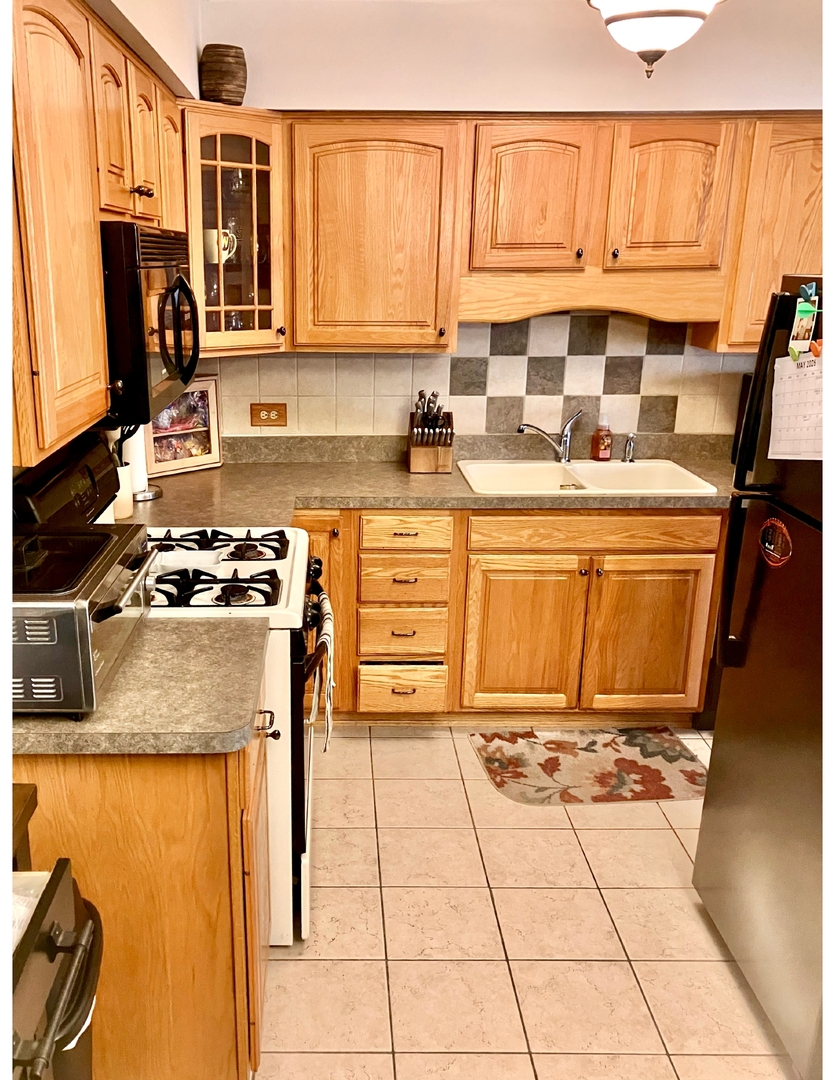 Homes for sale in Oak Lawn, IL | 4833 W 109Th St #201, Oak Lawn, IL 60453 | MLS# 12662874