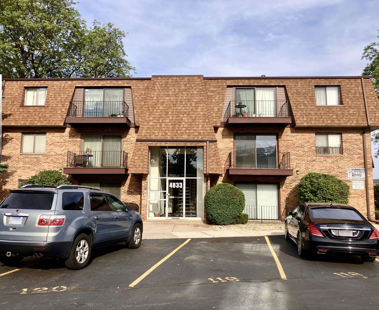 Homes for sale in Oak Lawn, IL | 4833 W 109th St #201, Oak Lawn, IL 60453 | MLS# 12662874
