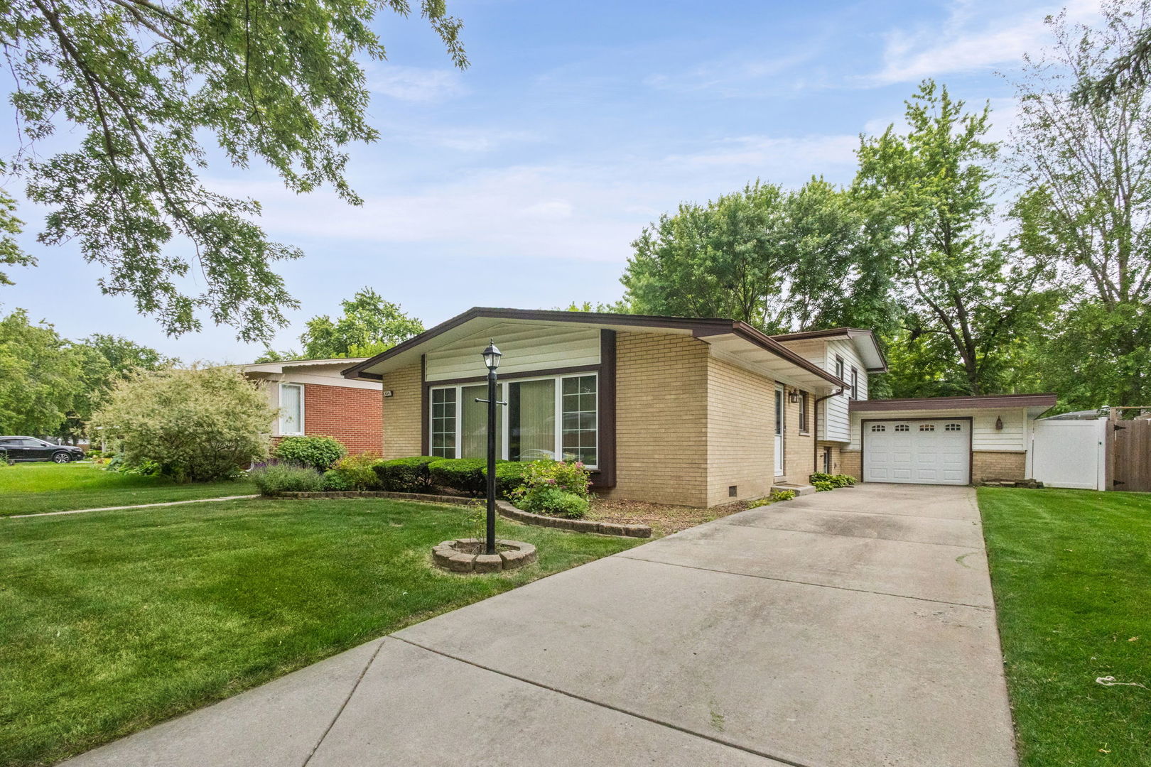 Homes for sale in Glenwood, IL | 834 N Rainbow Dr, Glenwood, IL 60425 | MLS# 12662917