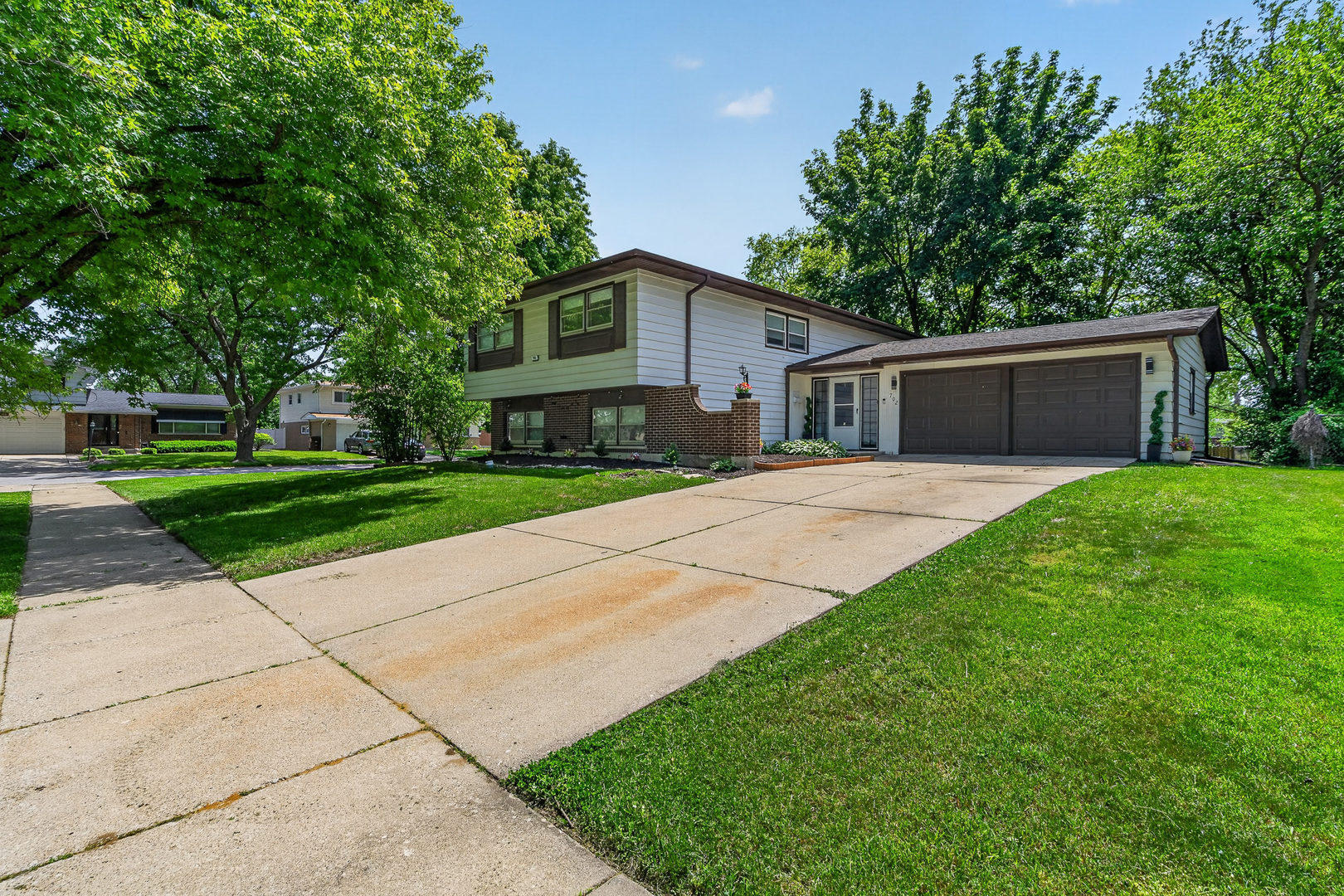 Homes for sale in Glenwood, IL | 702 W Fitzhenry Ct, Glenwood, IL 60425 | MLS# 12663036