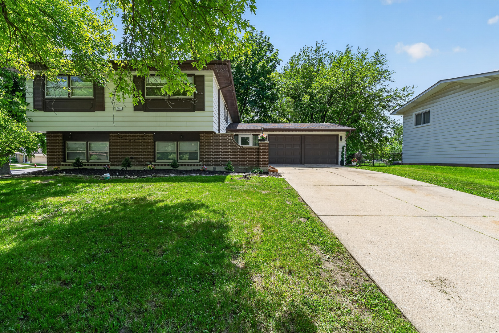 Homes for sale in Glenwood, IL | 702 W Fitzhenry Ct, Glenwood, IL 60425 | MLS# 12663036