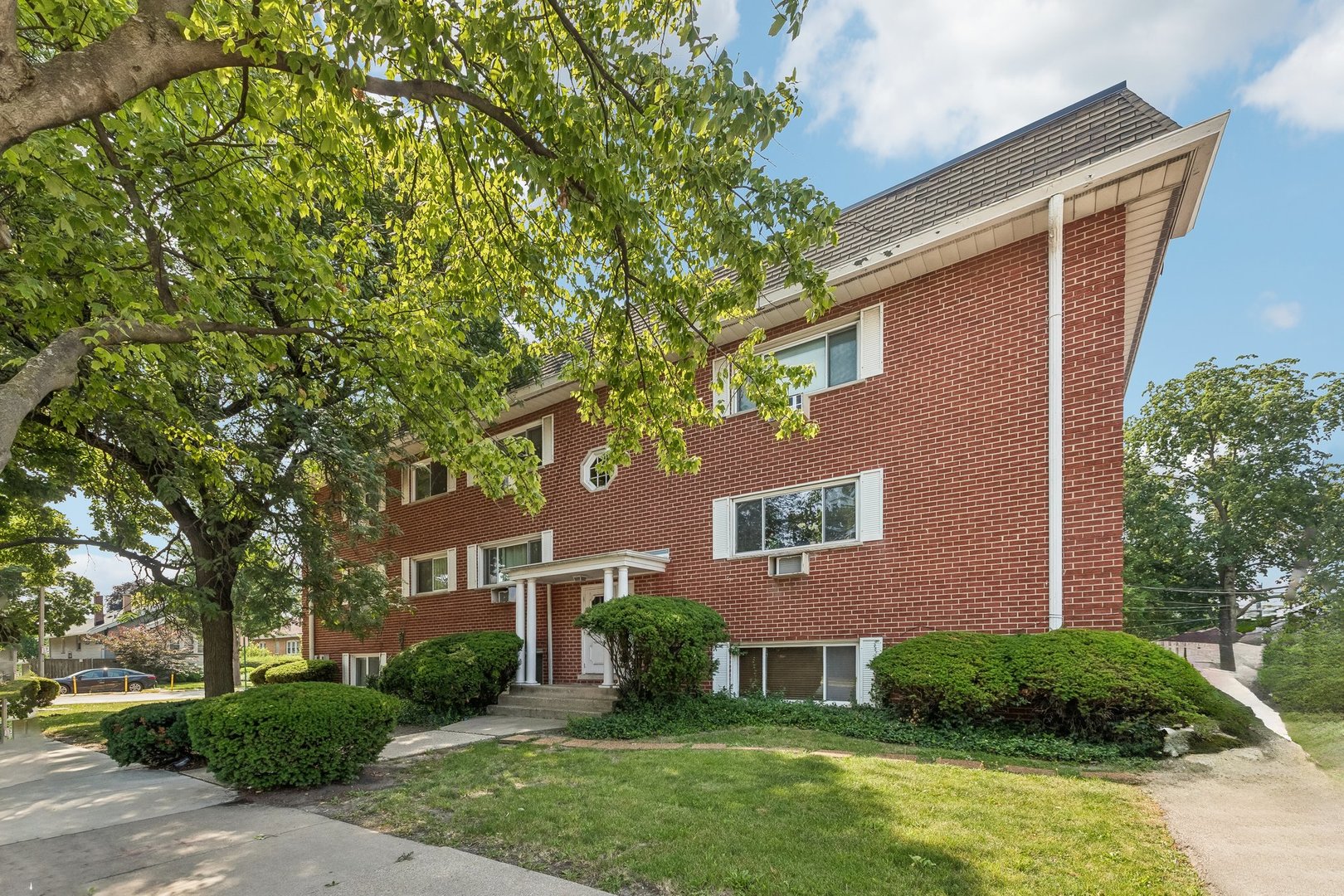 Homes for sale in Oak Park, IL | 727 S Maple Ave #102, Oak Park, IL 60304 | MLS# 12663055