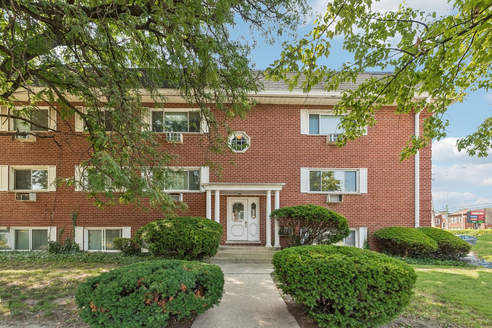 Homes for sale in Oak Park, IL | 727 S Maple Ave #102, Oak Park, IL 60304 | MLS# 12663055