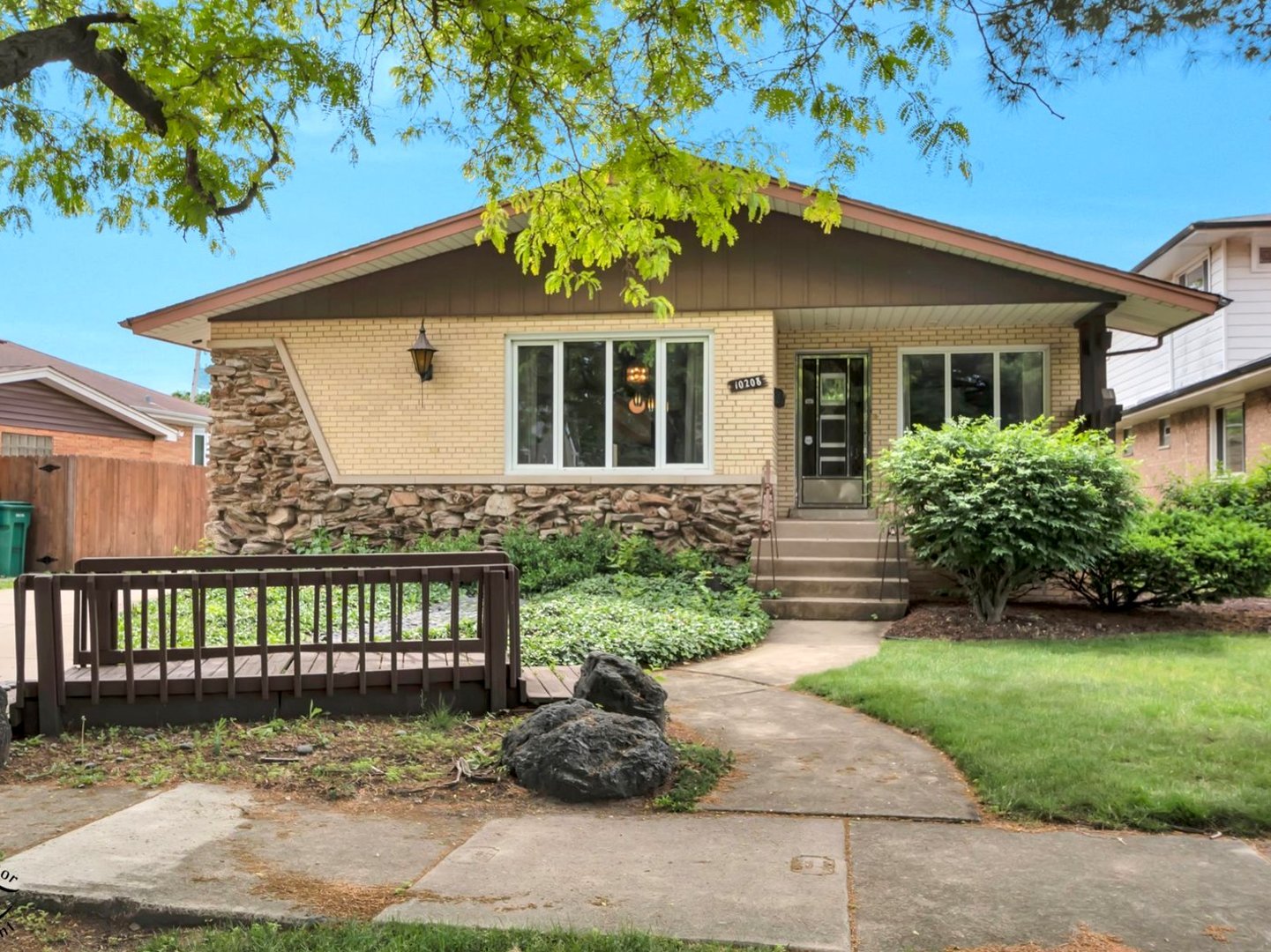 Homes for sale in Evergreen Park, IL | 10208 S Saint Louis Ave, Evergreen Park, IL 60805 | MLS# 12663162