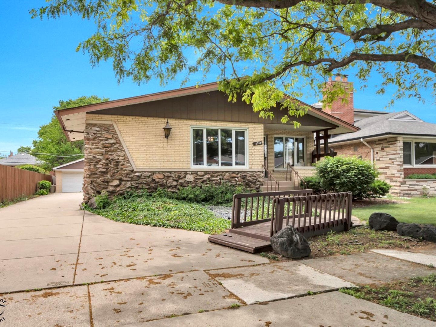 Homes for sale in Evergreen Park, IL | 10208 S Saint Louis Ave, Evergreen Park, IL 60805 | MLS# 12663162
