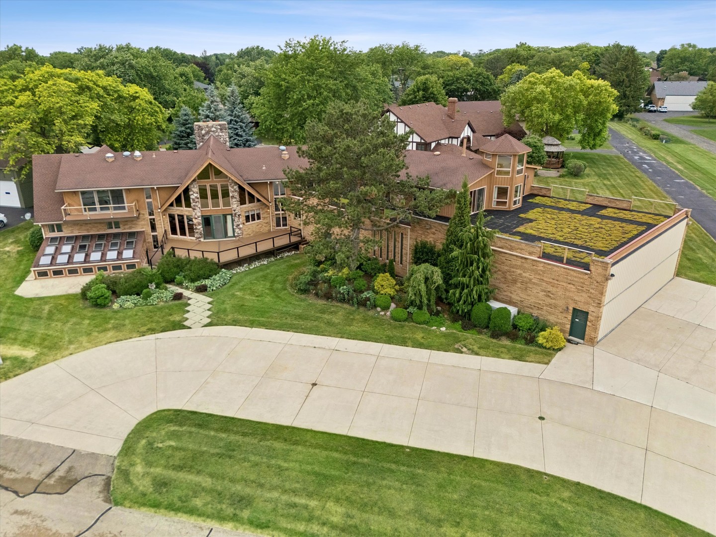 2nd image of 607 Berkshire Ct, Downers Grove, IL 60516 | MLS# 12663202