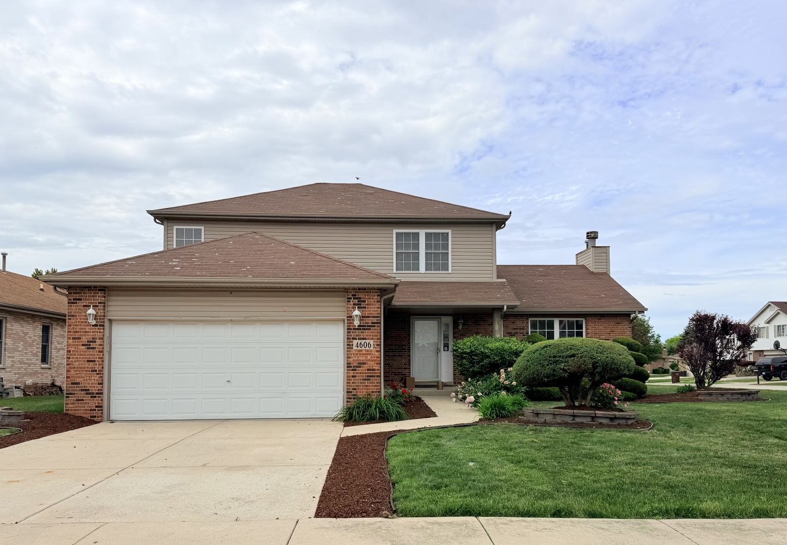 Homes for sale in Oak Forest, IL | 4606 Newberry Ave, Oak Forest, IL 60452 | MLS# 12663436
