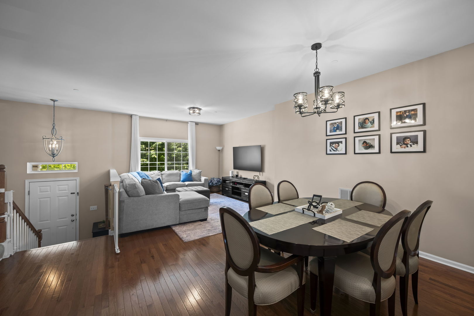 5th image of 105 Arcadia Ln, Lake Zurich, IL 60047 | MLS# 12663469