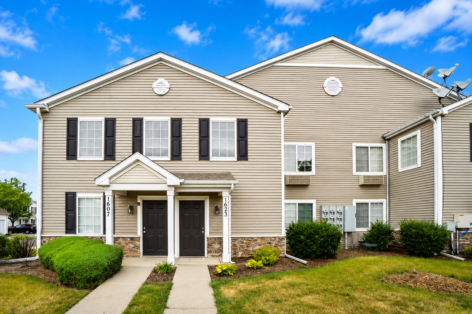 Homes for sale in Carpentersville, IL | 1623 Silverstone Dr #1623, Carpentersville, IL 60110 | MLS# 12663481