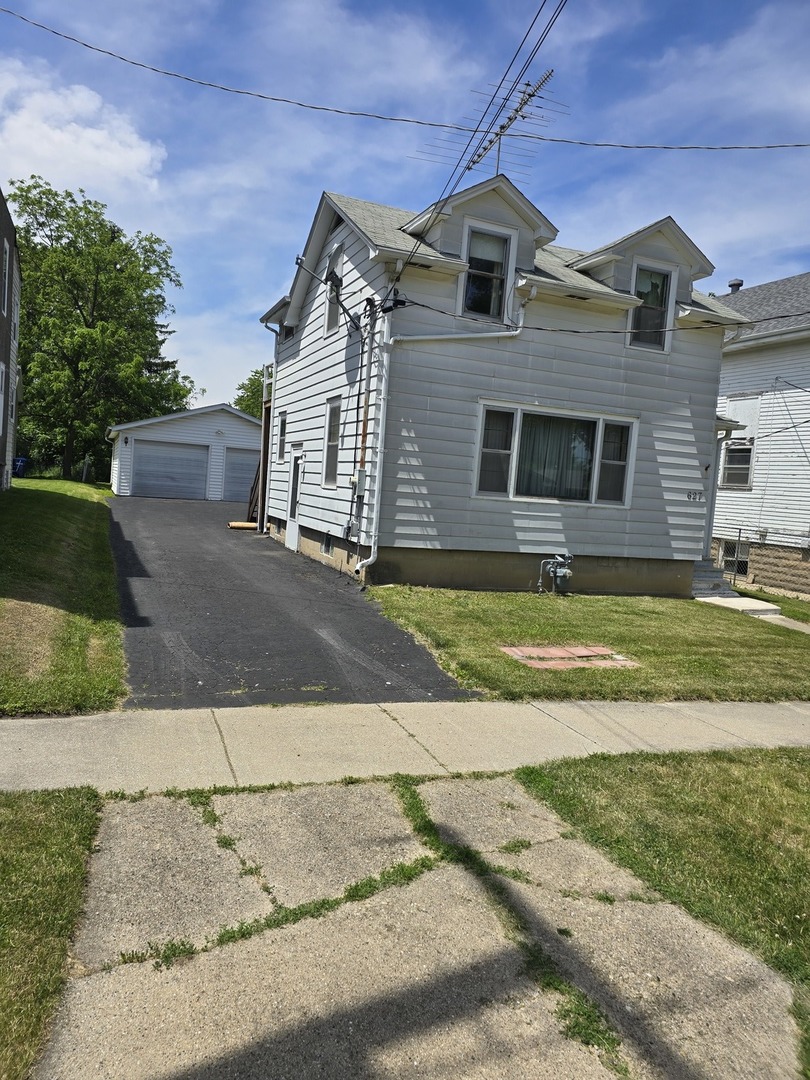 Homes for sale in De Kalb, IL | 627 N 11th St, De Kalb, IL 60115 | MLS# 12663529