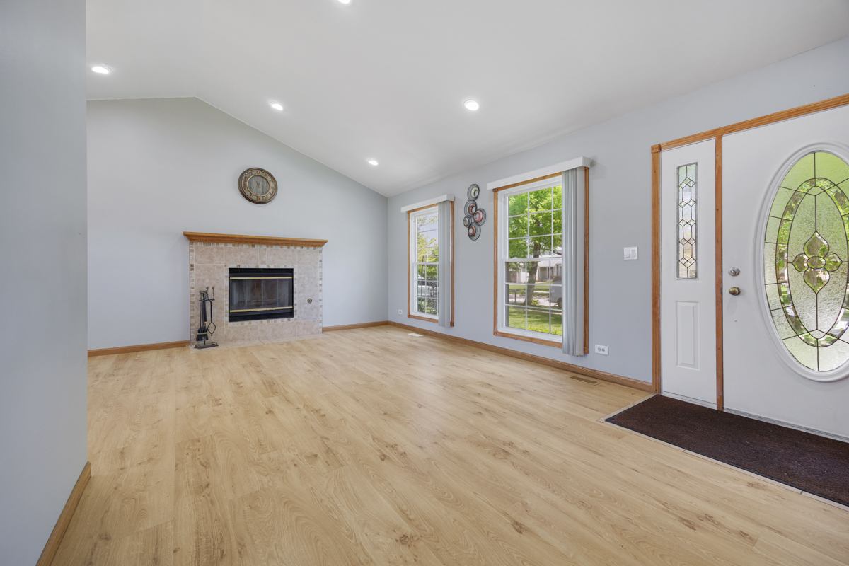 Homes for sale in Elk Grove Village, IL | 898 Debra Ln, Elk Grove Village, IL 60007 | MLS# 12663570