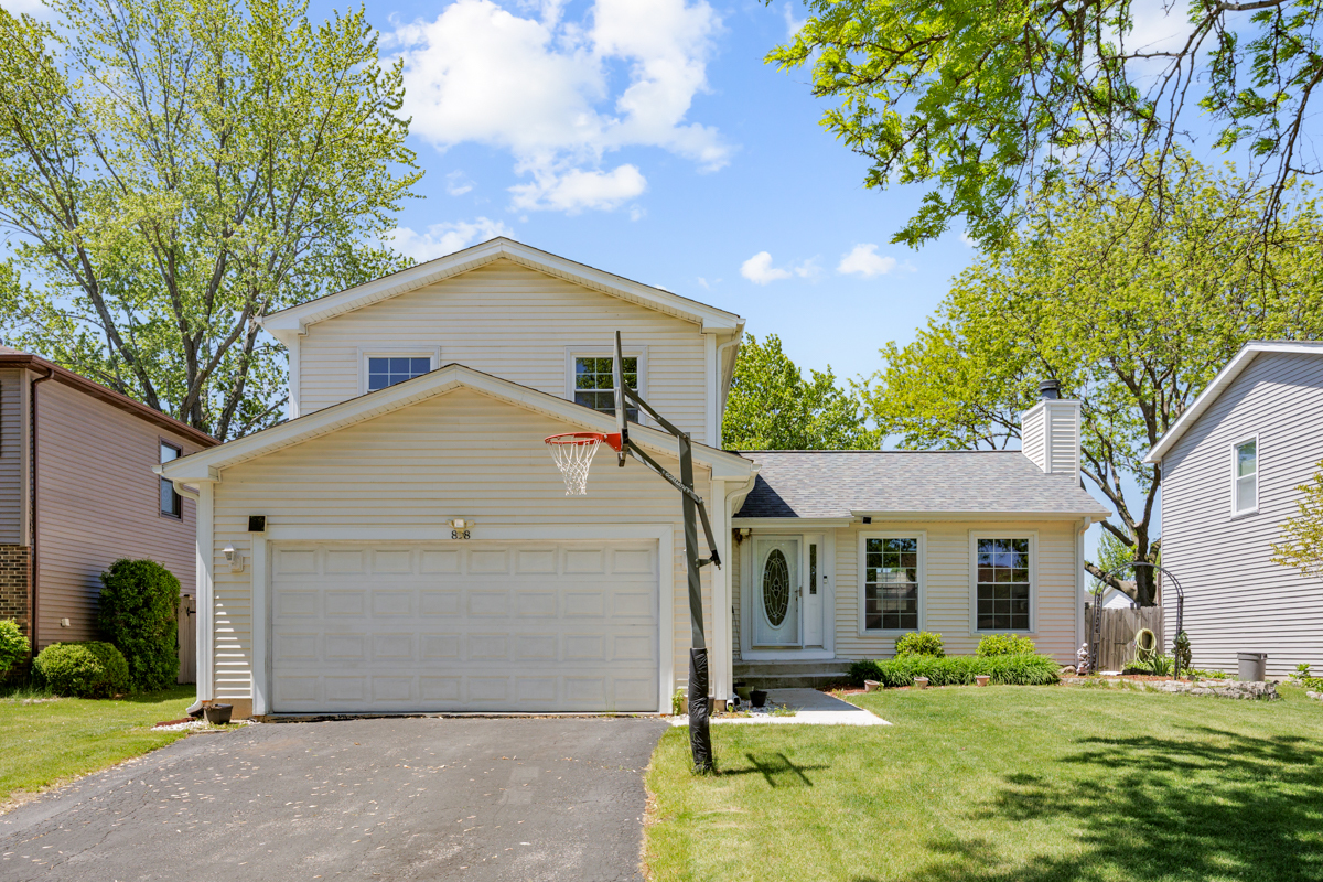 Homes for sale in Elk Grove Village, IL | 898 Debra Ln, Elk Grove Village, IL 60007 | MLS# 12663570