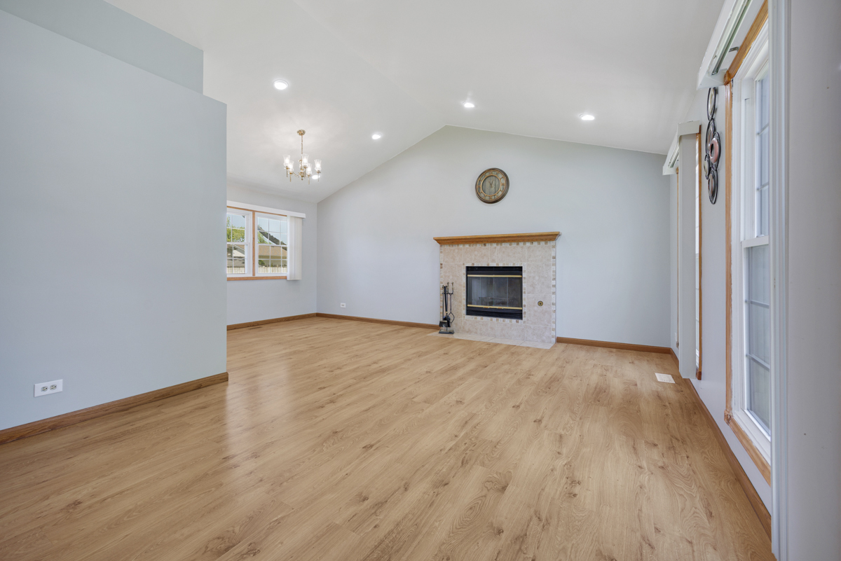 Homes for sale in Elk Grove Village, IL | 898 Debra Ln, Elk Grove Village, IL 60007 | MLS# 12663570