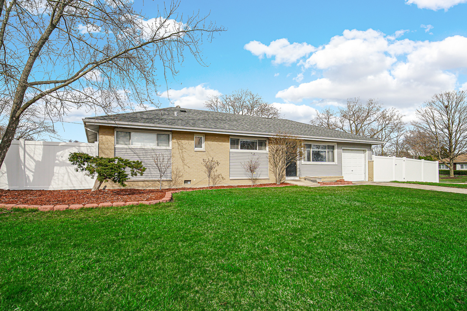 Homes for sale in Hoffman Estates, IL | 310 Maricopa Ln, Hoffman Estates, IL 60169 | MLS# 12663631