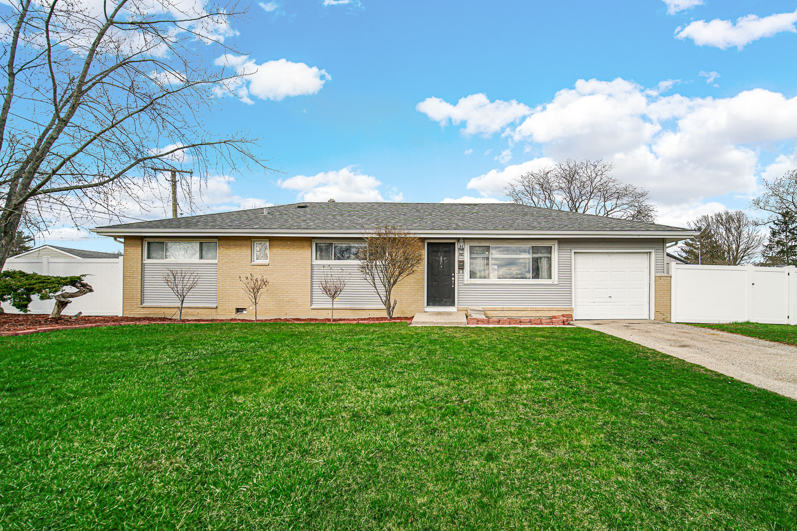 Homes for sale in Hoffman Estates, IL | 310 Maricopa Ln, Hoffman Estates, IL 60169 | MLS# 12663631