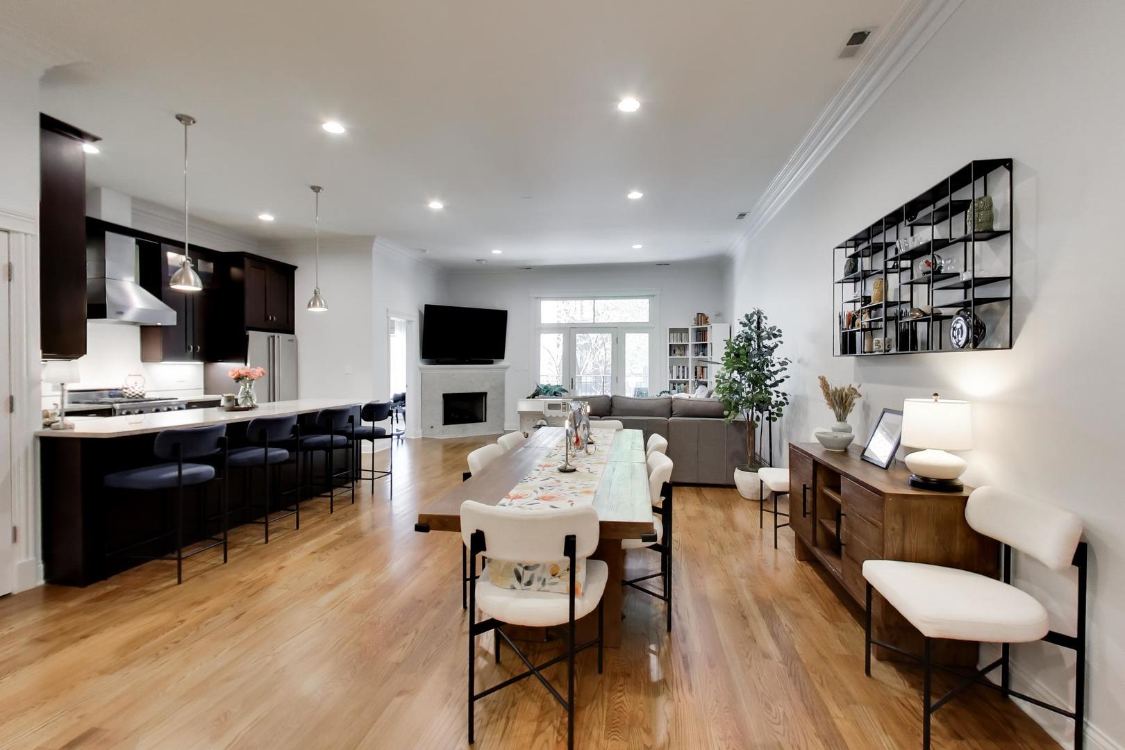 Homes for sale in Chicago, IL | 3811 N Lincoln Ave #2B, Chicago, IL 60613 | MLS# 12663640