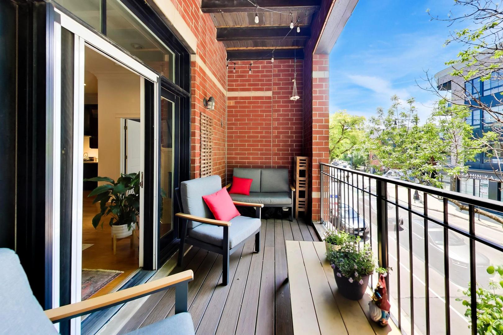 Homes for sale in Chicago, IL | 3811 N Lincoln Ave #2B, Chicago, IL 60613 | MLS# 12663640