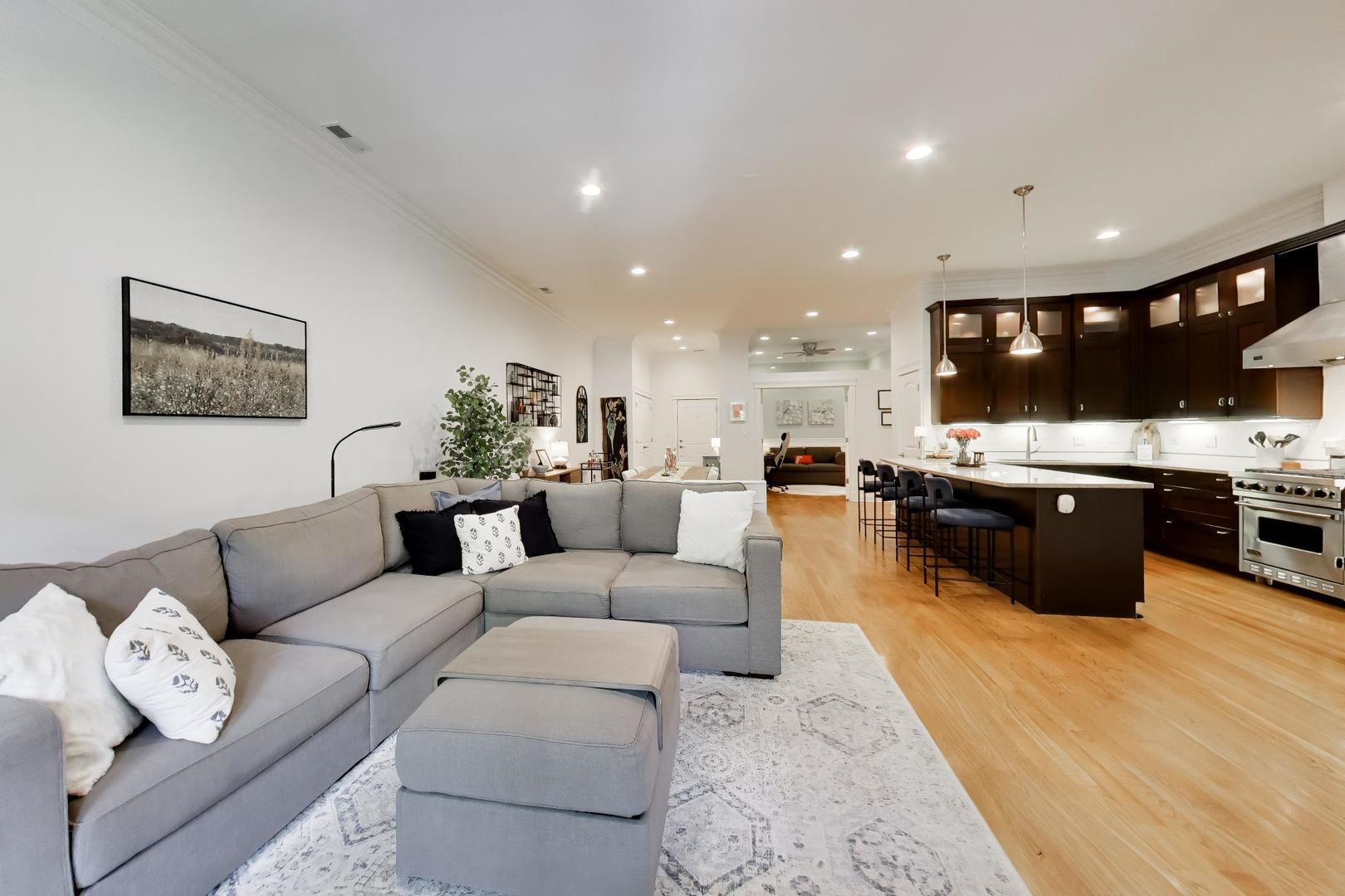 Homes for sale in Chicago, IL | 3811 N Lincoln Ave #2B, Chicago, IL 60613 | MLS# 12663640