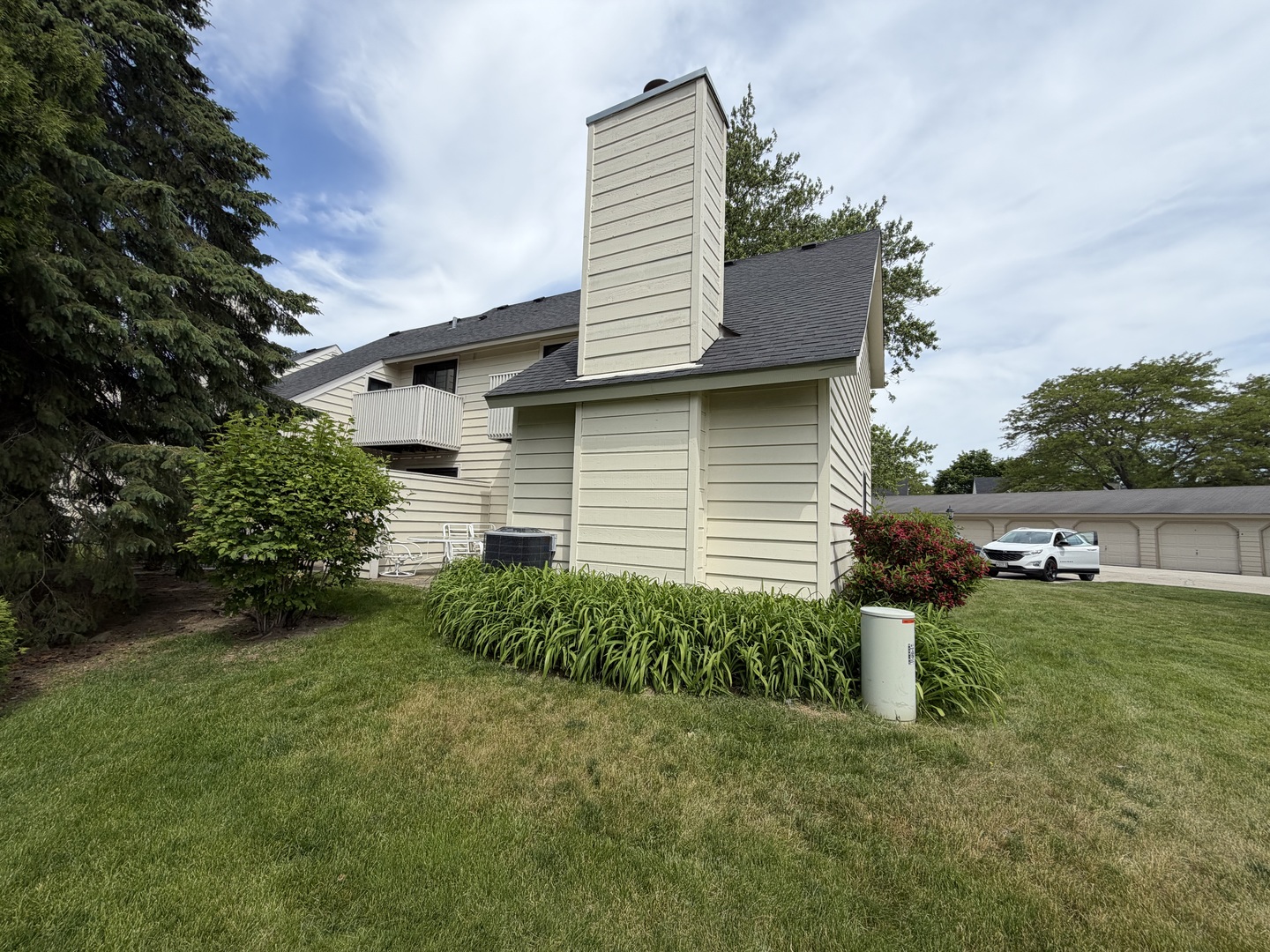 Homes for sale in Gurnee, IL | 661 Mitchell Court, Gurnee, IL 60031 | Houzeo